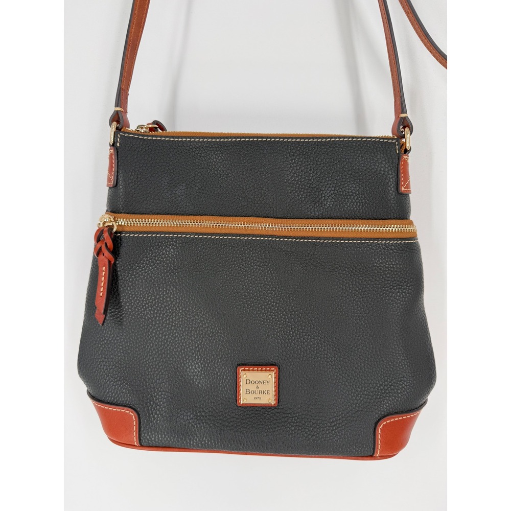 Dooney & Bourke Crossbody Purse Black Brown Pebble Grain Leather Zip Top Preppy